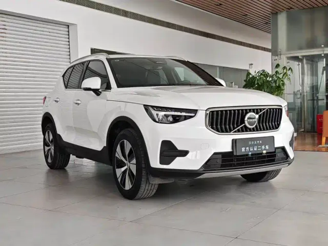 Volvo XC40 — Фото автомобиля 3