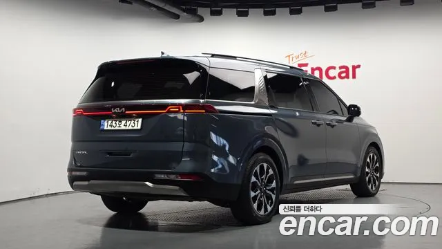 Kia Carnival Generation 4 — Фото автомобиля 2