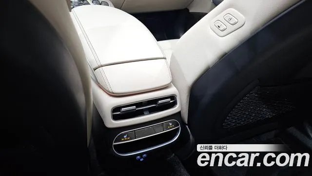 Genesis GV70 2.5T Бензин AWD — Фото автомобиля 8