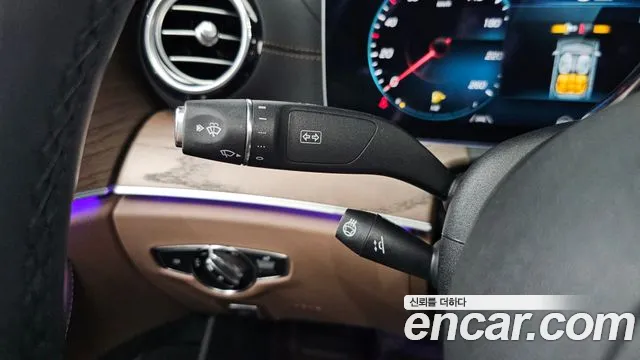 Mercedes-Benz E-Class — Фото автомобиля 3