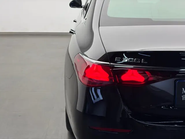Mercedes-Benz E-Class — Фото автомобиля 19