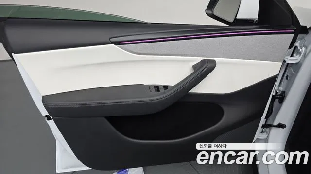 Tesla Model Y — Фото автомобиля 12