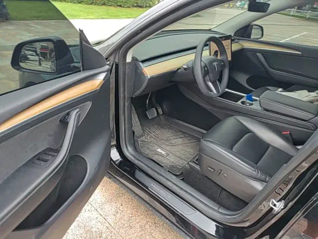 Tesla Model Y — Фото автомобиля 15