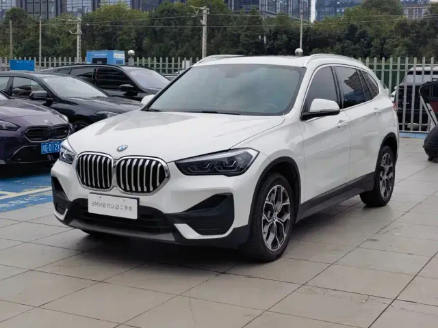 Фотография автомобиля — BMW X1