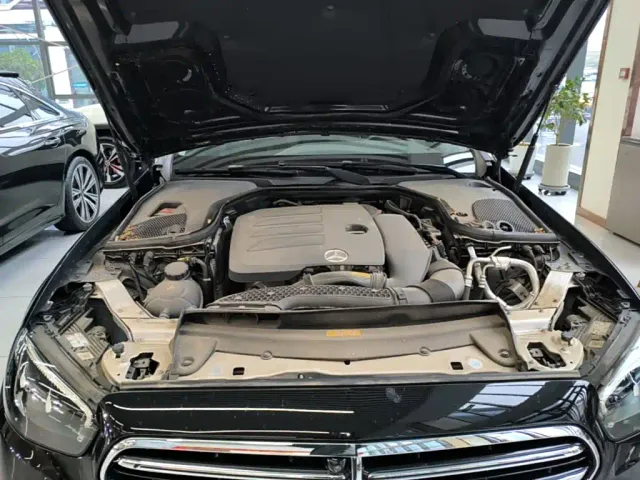 Mercedes-Benz E-Class — Фото автомобиля 19