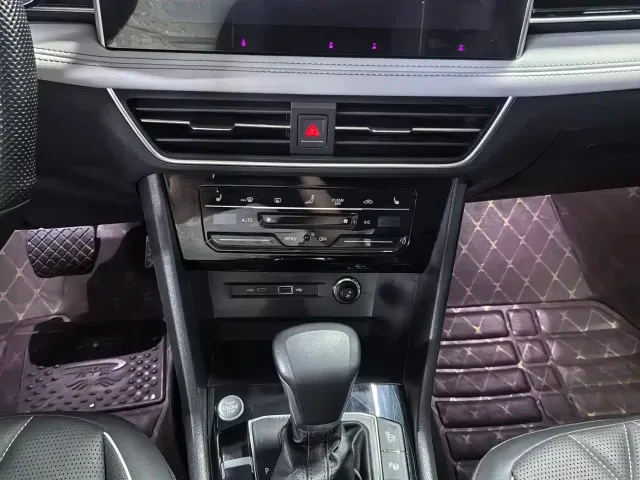 Volkswagen Tiguan L PHEV — Фото автомобиля 11