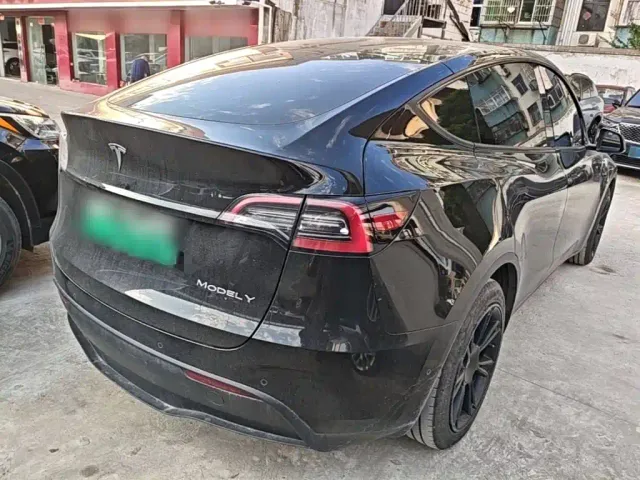 Tesla Model Y — Фото автомобиля 6