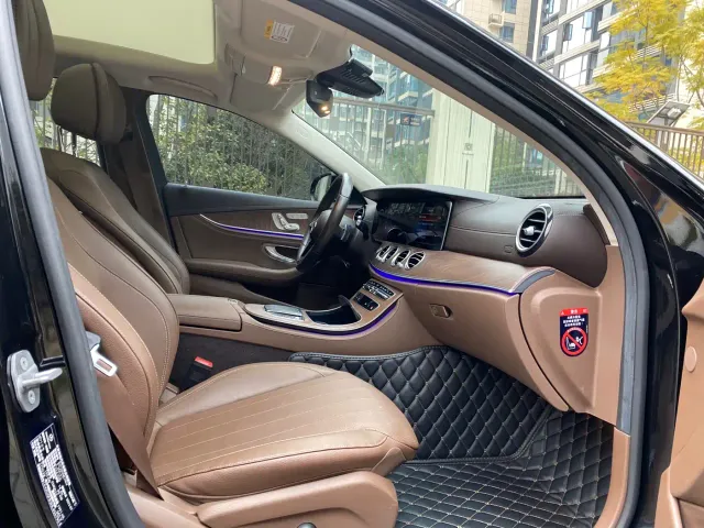 Mercedes-Benz E-Class — Фото автомобиля 21