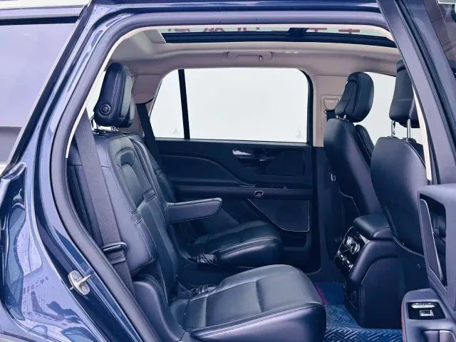 Lincoln Aviator — Фото автомобиля 9