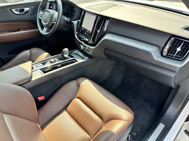 Volvo XC60 — Фото автомобиля 18