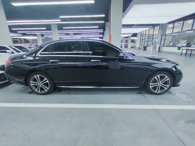 Mercedes-Benz E-Class — Фото автомобиля 4