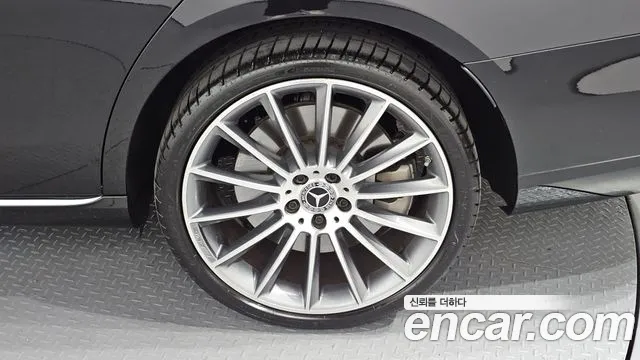 Mercedes-Benz E-Class — Фото автомобиля 19