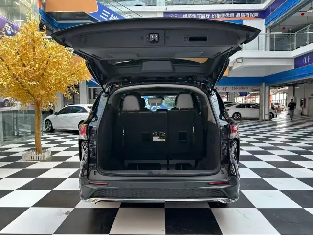 Toyota Granvia — Фото автомобиля 10