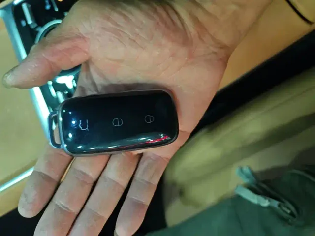 Geely Galaxy Starship 7 EM-i — Фото автомобиля 8