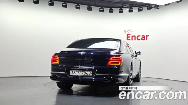 Bentley Flying Spur — Фото автомобиля 4