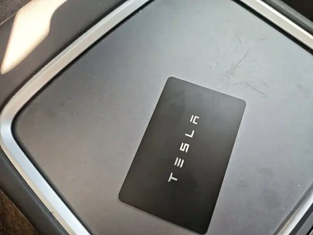 Tesla Model Y — Фото автомобиля 8
