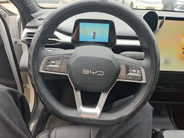 BYD e7 — Фото автомобиля 10