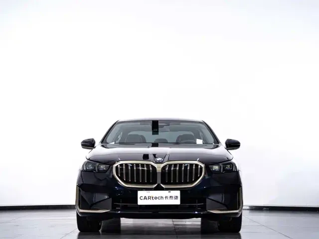BMW 5 Series — Фото автомобиля 4