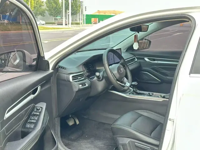 Geely Emgrand — Фото автомобиля 4