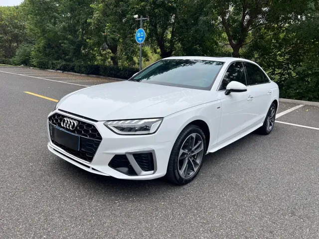 Фотография автомобиля — Audi A4L