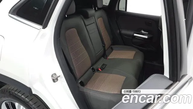 Mercedes-Benz EQA — Фото автомобиля 12