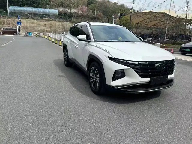 Hyundai Tucson — Фото автомобиля 3