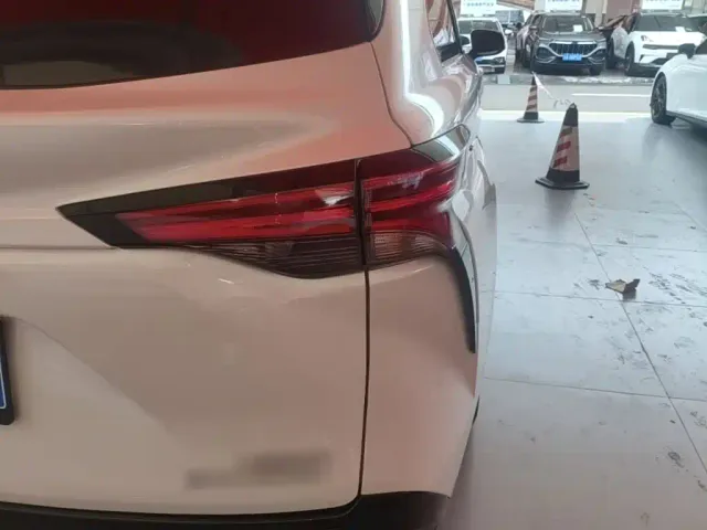 Toyota Sienna — Фото автомобиля 23