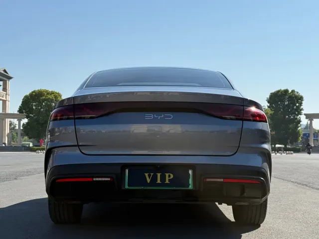 BYD Qin L — Фото автомобиля 8