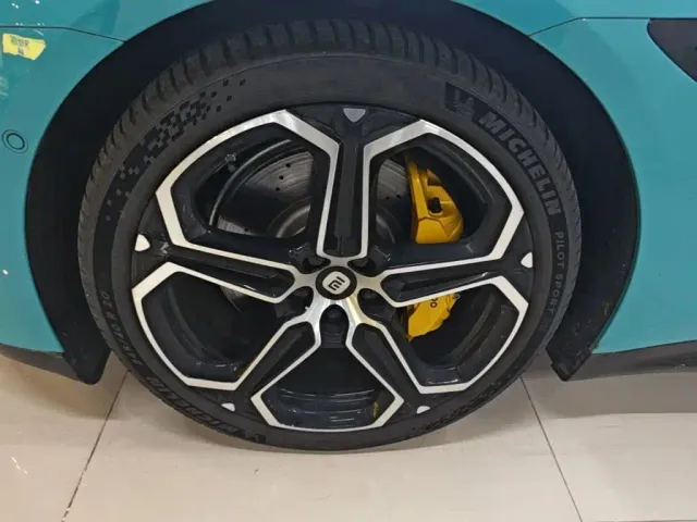 Xiaomi SU7 — Фото автомобиля 22