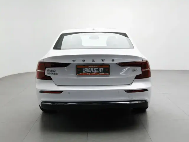 Volvo S60 — Фото автомобиля 4