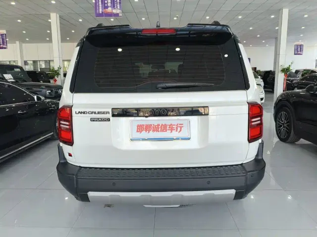 Toyota Prado — Фото автомобиля 5