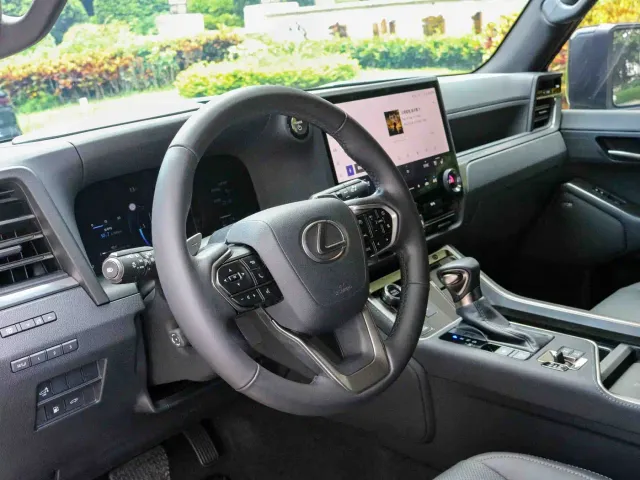 Lexus GX — Фото автомобиля 11