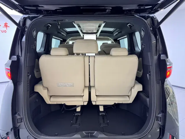 Toyota Vellfire — Фото автомобиля 11