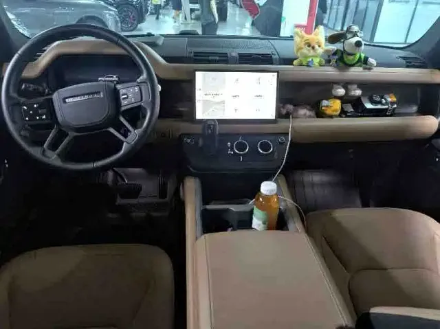 Land Rover Defender — Фото автомобиля 4