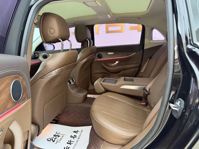Mercedes-Benz E-Class — Фото автомобиля 18