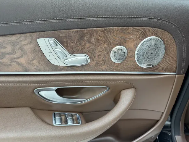 Mercedes-Benz E-Class — Фото автомобиля 10
