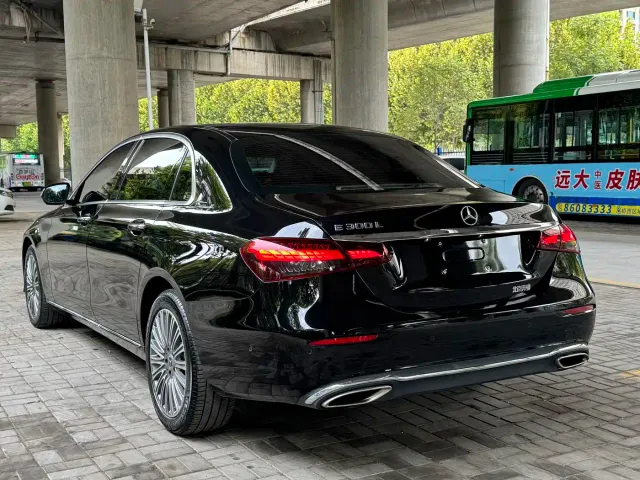 Mercedes-Benz E-Class — Фото автомобиля 7