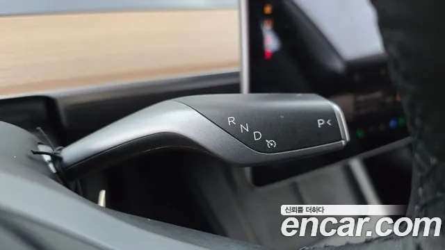 Tesla Model 3 — Фото автомобиля 12