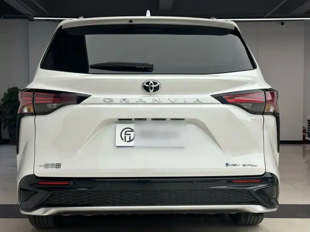 Toyota Granvia — Фото автомобиля 12