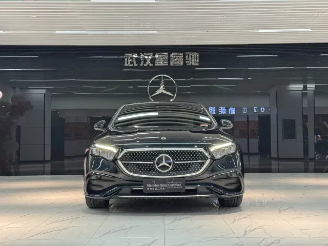 Mercedes-Benz E-Class — Фото автомобиля 4