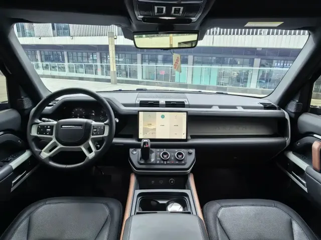 Land Rover Defender — Фото автомобиля 4