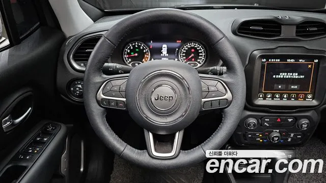 Jeep Renegade — Фото автомобиля 13