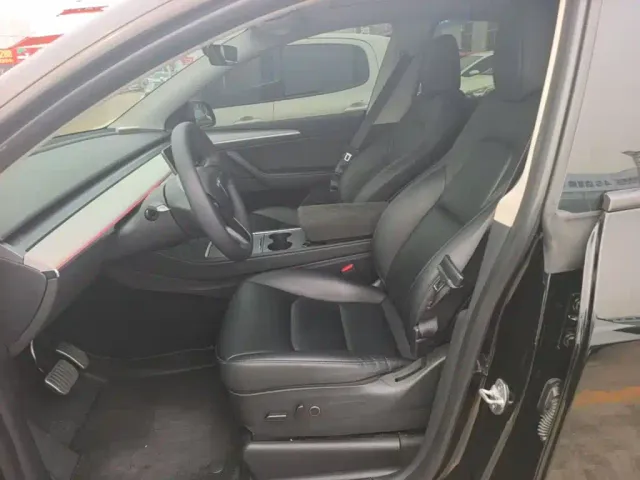 Tesla Model Y — Фото автомобиля 14