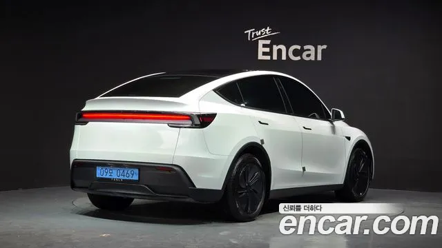Tesla Model Y — Фото автомобиля 2