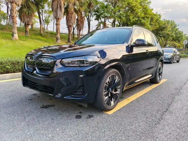 Фотография автомобиля — BMW iX3