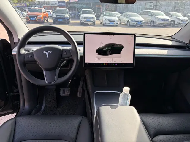 Tesla Model Y — Фото автомобиля 8