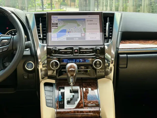 Toyota Alphard — Фото автомобиля 9