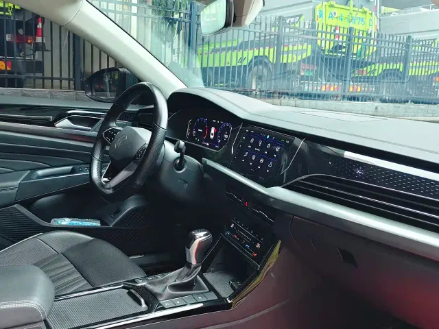Volkswagen Passat — Фото автомобиля 15