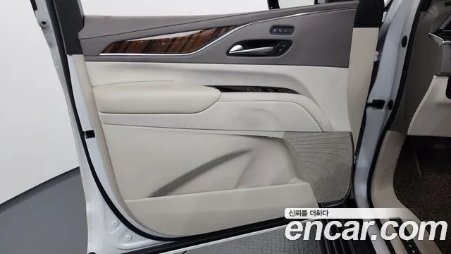 Cadillac Escalade Generation 5 — Фото автомобиля 24