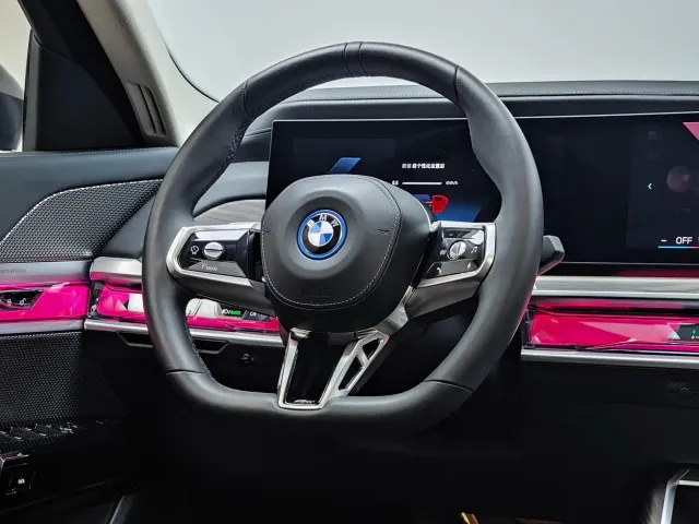 BMW i7 — Фото автомобиля 15